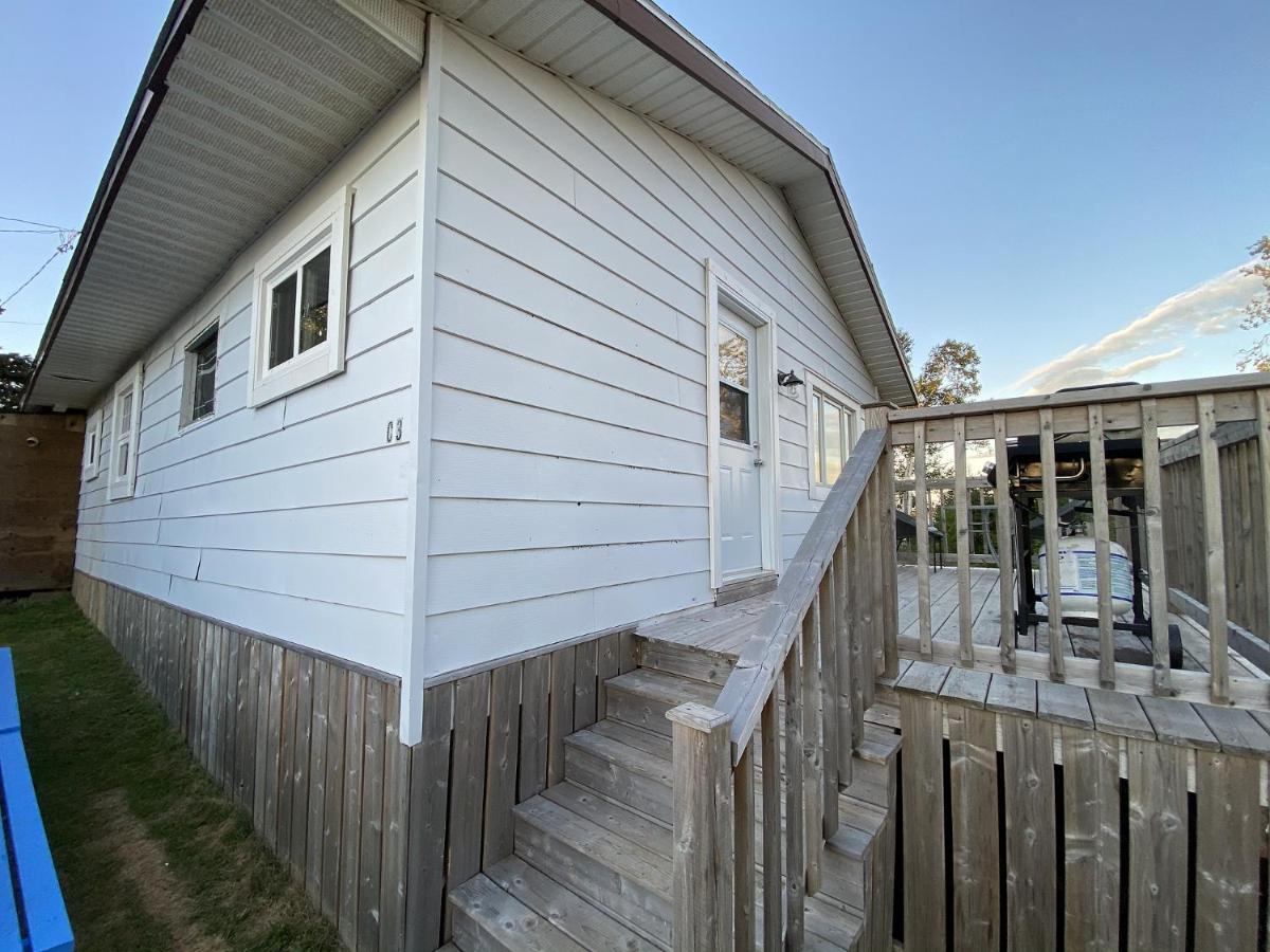 The Pines Motel And Cottages Rustico Exterior foto