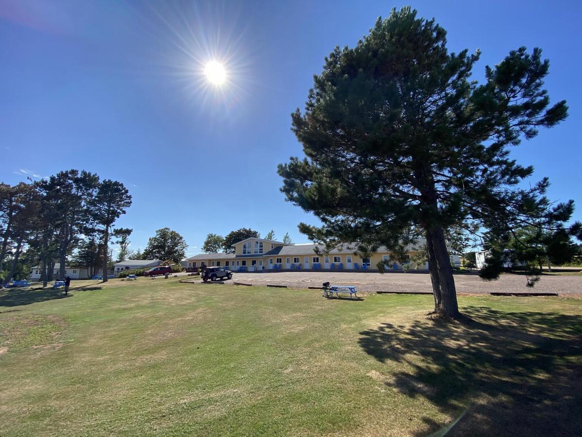 The Pines Motel And Cottages Rustico Exterior foto